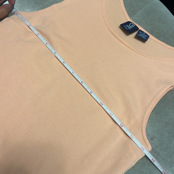 SO brand light peach colored tank top that is form fitted with seams - Picture 6 of 8